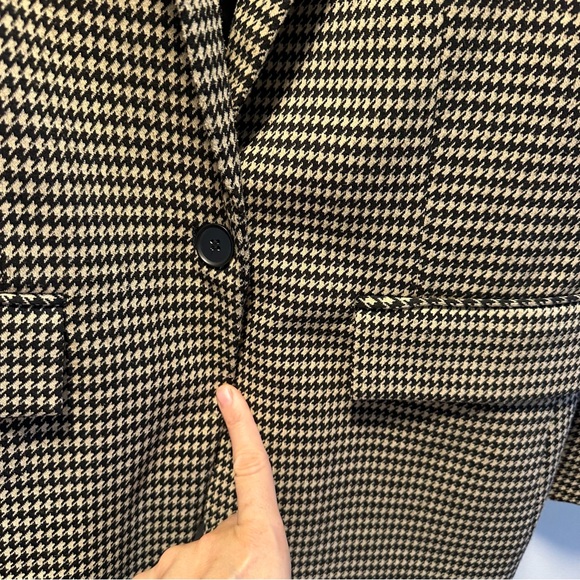 Blazer - Picture 5 of 9